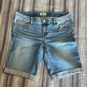 Aeropostal Bermuda shorts size 7/8